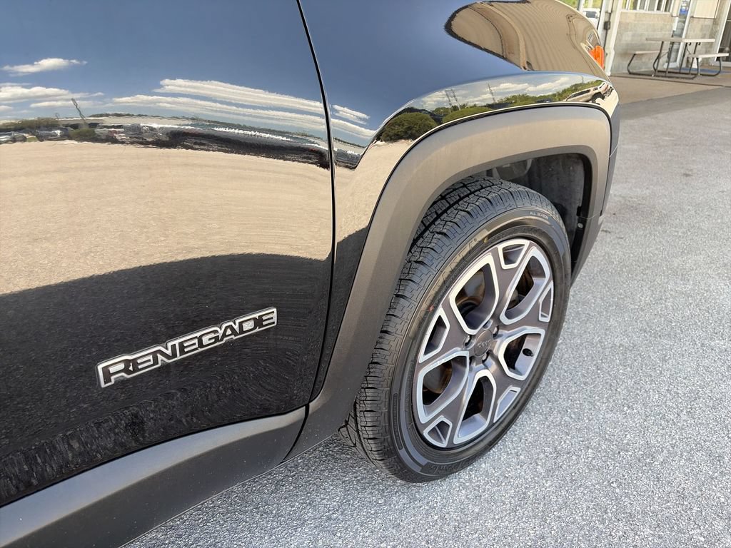 Used 2016 Jeep Renegade Limited FWD image 36