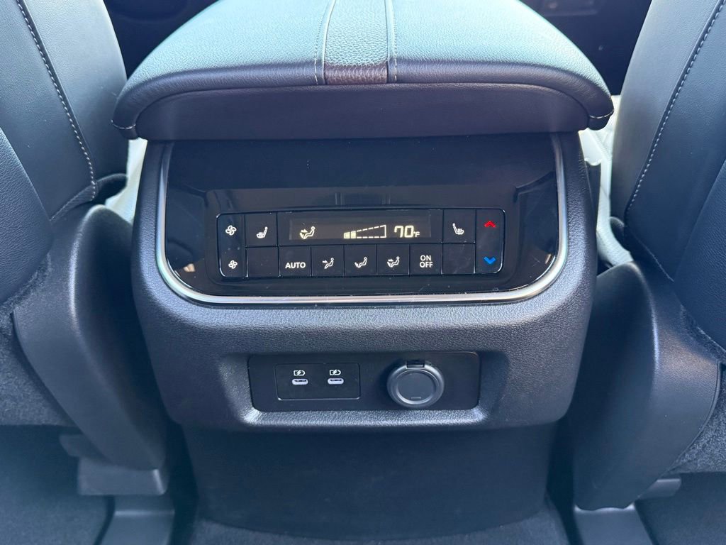 Used 2025 Nissan Armada Platinum Reserve AWD/4WD image 36