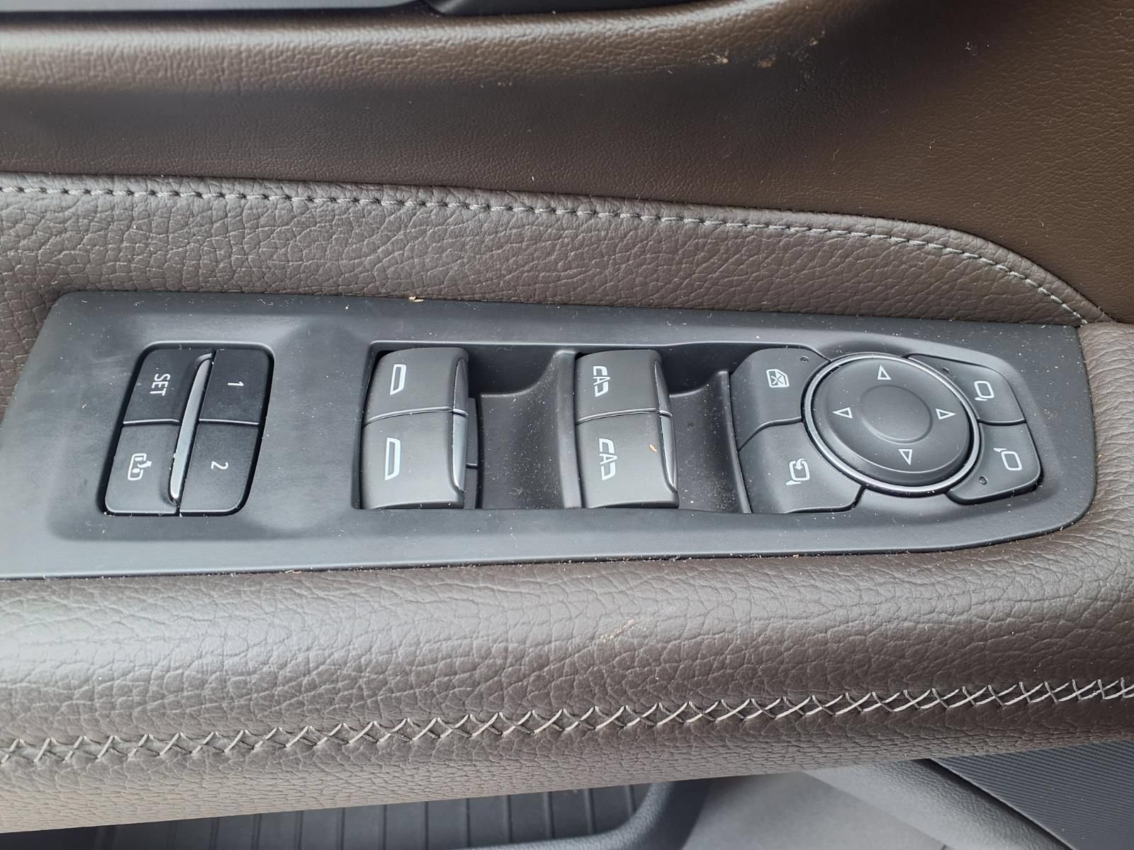Used 2021 GMC Yukon XL Denali AWD/4WD image 11