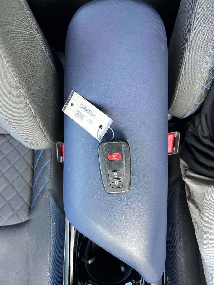 Used 2021 Toyota C-HR XLE FWD image 37