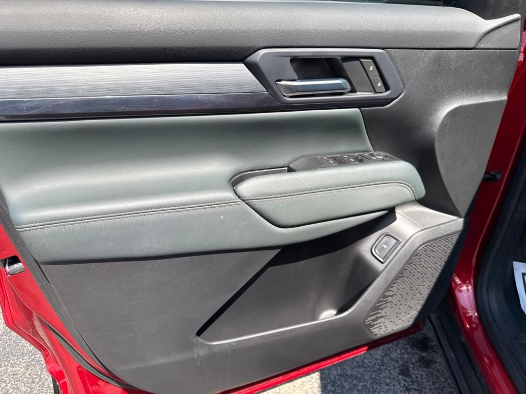 Used 2026 GMC Terrain AT4 w/ LPO, Floor Liner Package AWD/4WD image 20