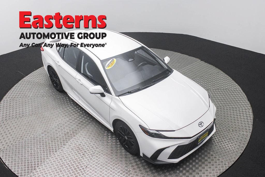 Used 2025 Toyota Camry SE FWD image 3
