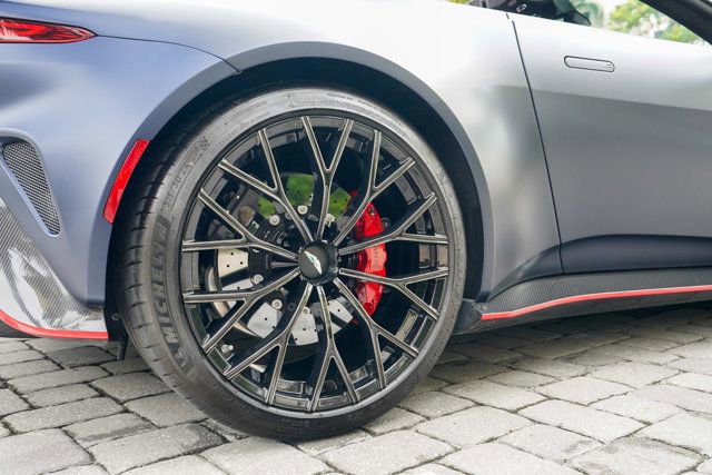 Used 2023 Aston Martin V12 Vantage Roadster RWD image 55