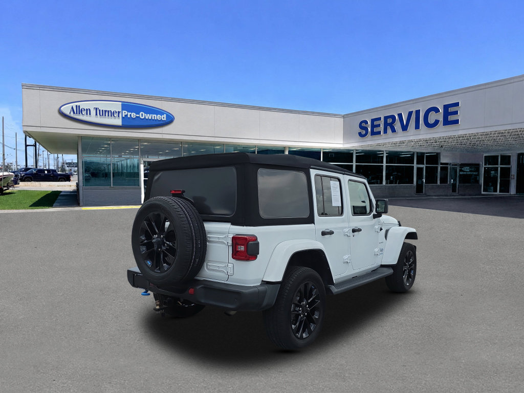 Used 2022 Jeep Wrangler Unlimited Sahara w/ Cold Weather Group AWD/4WD image 8