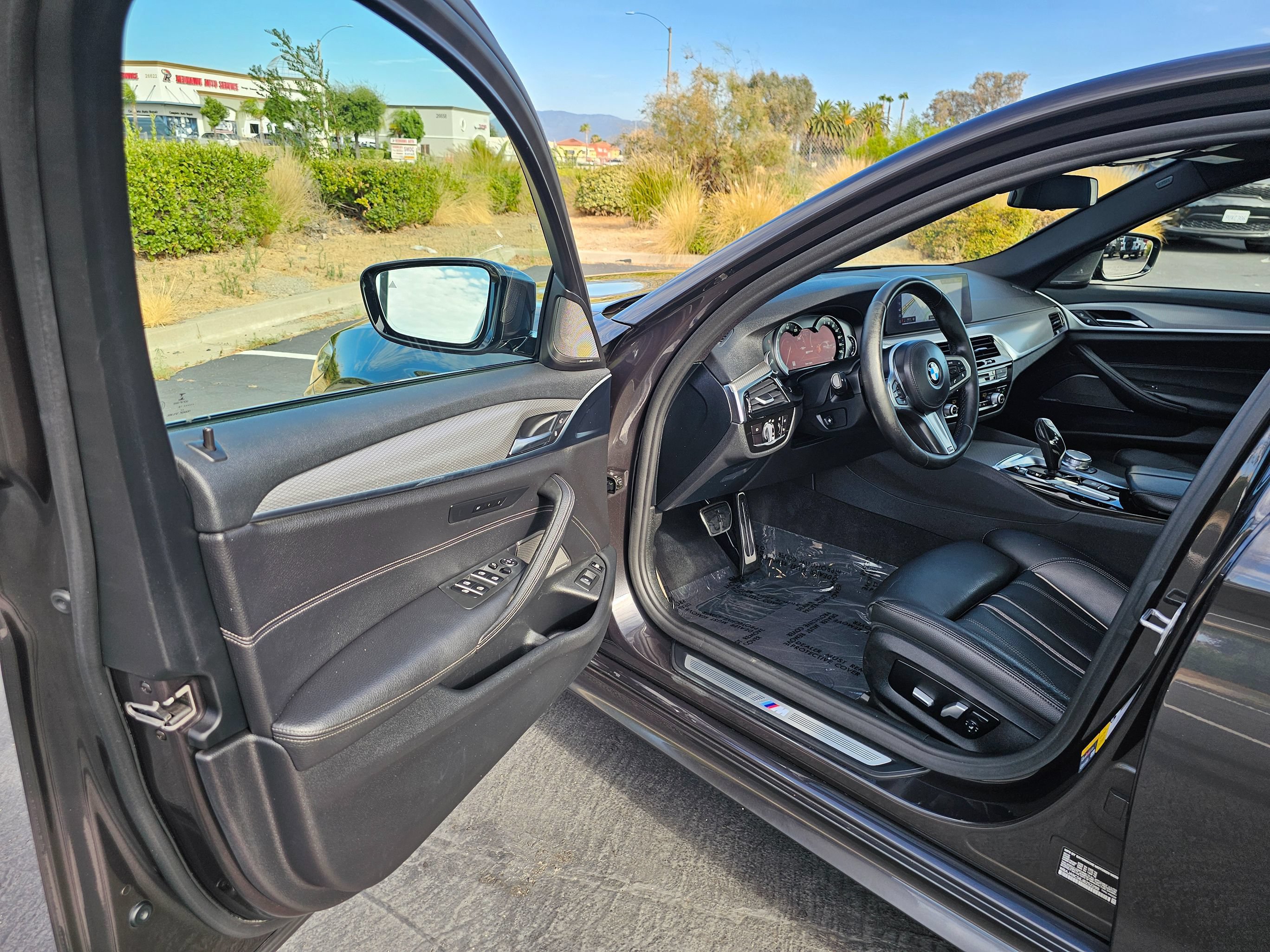 Used 2018 BMW 530e w/ M Sport Package 2 RWD image 15