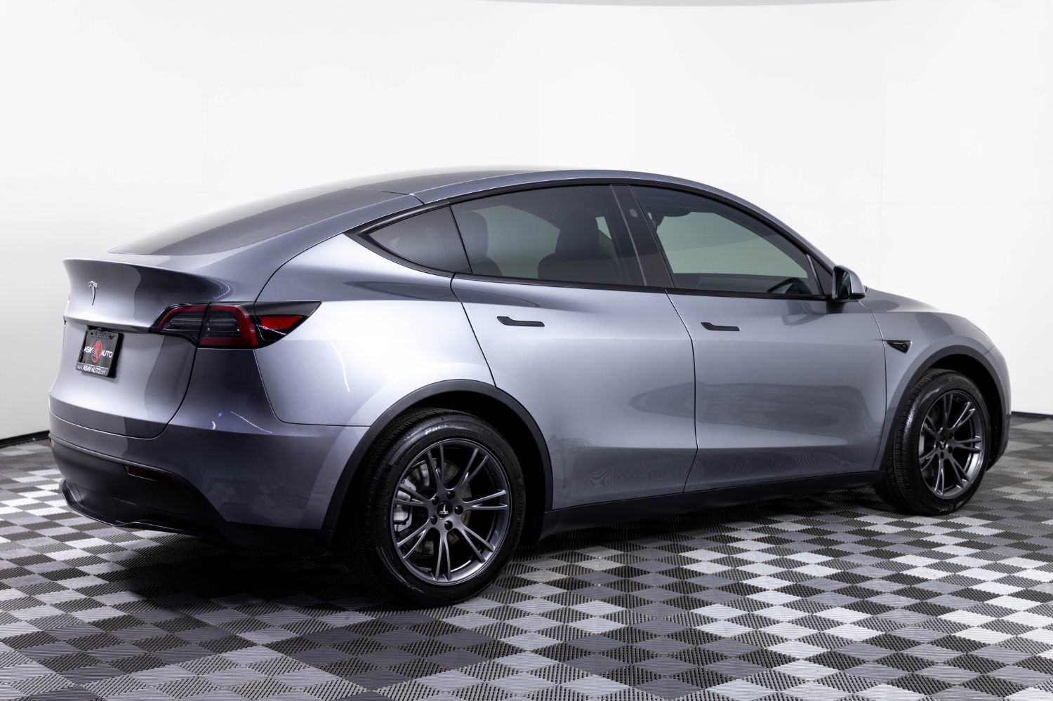 Used 2025 Tesla Model Y Long Range RWD image 8