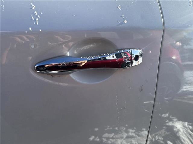 Used 2017 Nissan Pathfinder SV AWD/4WD image 5