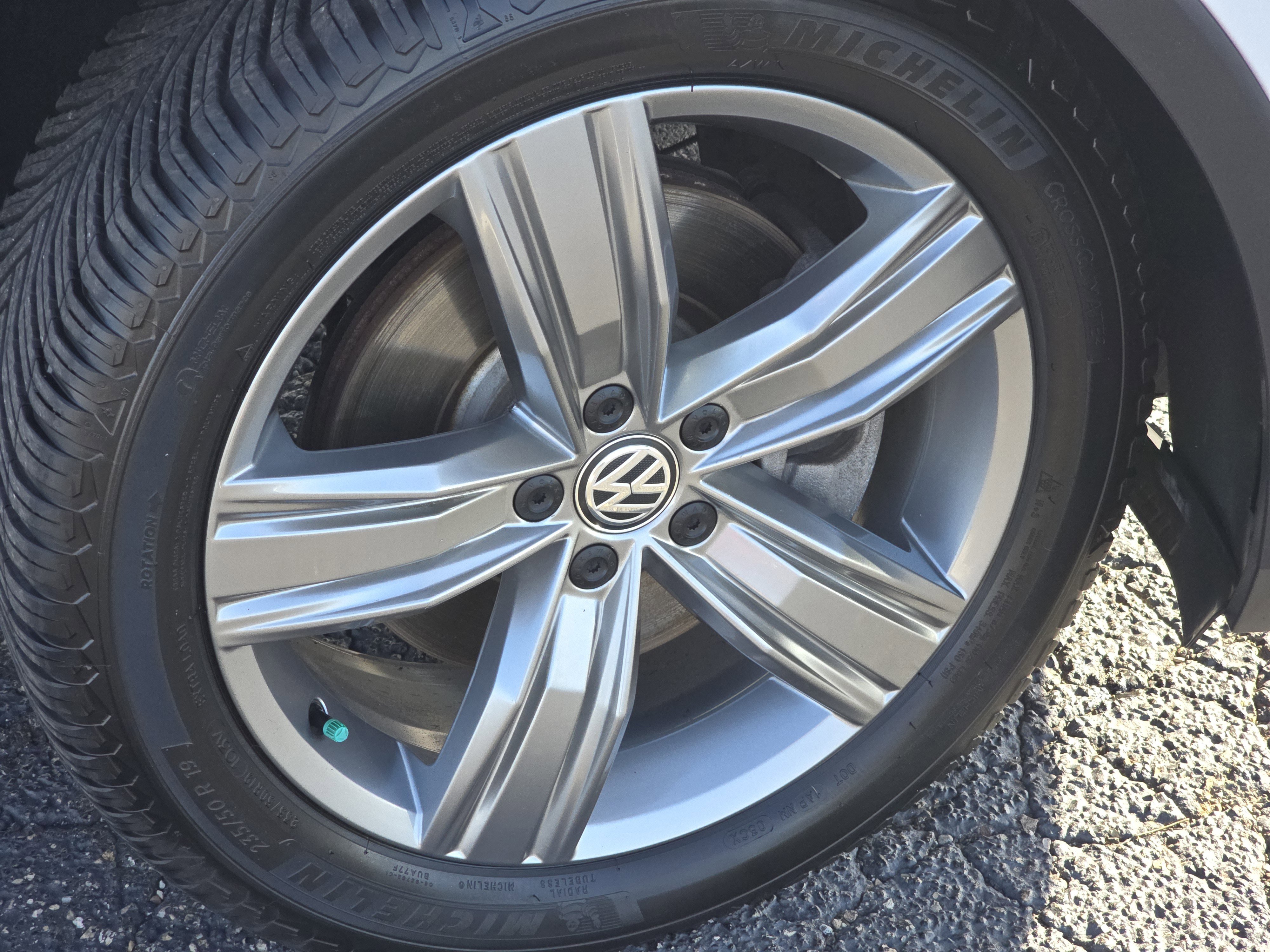 Used 2018 Volkswagen Tiguan SEL Premium w/ 3rd Row Seat Package AWD/4WD image 14