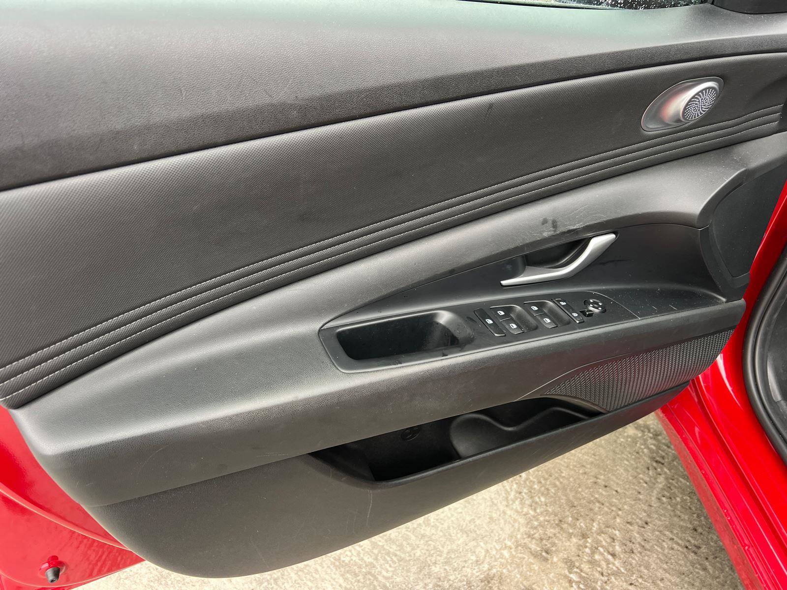 Used 2023 Hyundai Elantra SEL w/ Convenience Package image 10