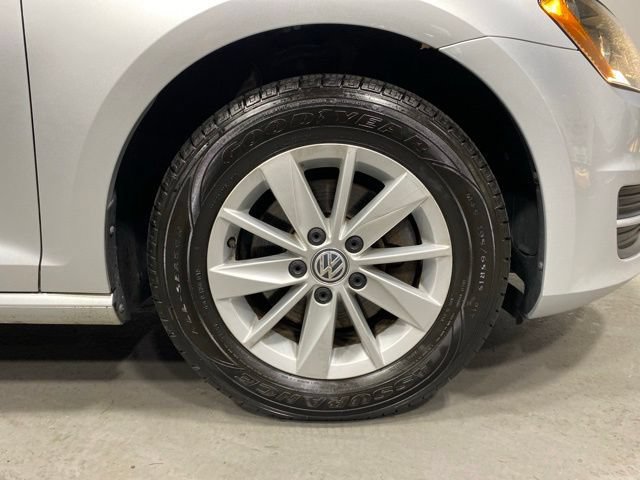 Used 2016 Volkswagen Golf S FWD image 30