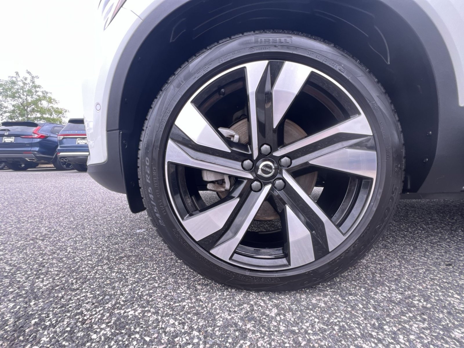Certified 2024 Volvo XC40 B5 Plus w/ Climate Package AWD/4WD image 12