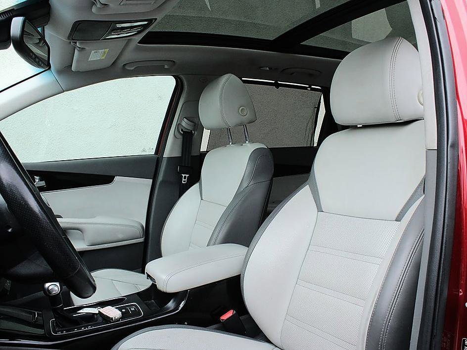 Used 2019 Kia Sorento SX image 17
