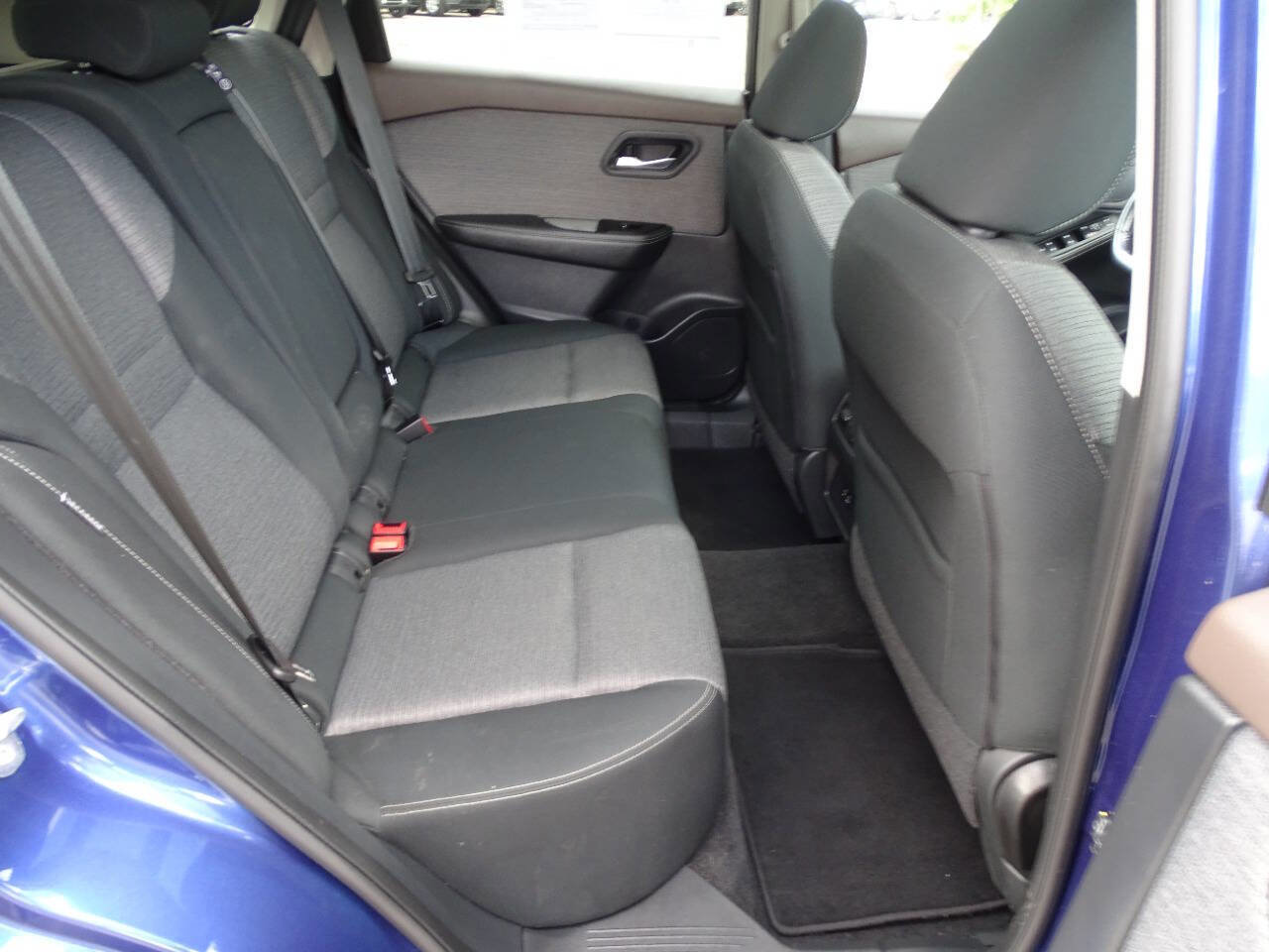 Used 2021 Nissan Rogue SV image 36