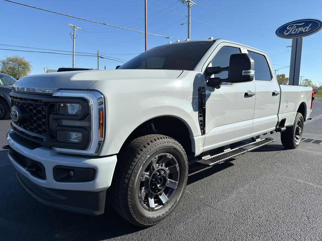 Used 2025 Ford F250 XL w/ STX Appearance Package image 4