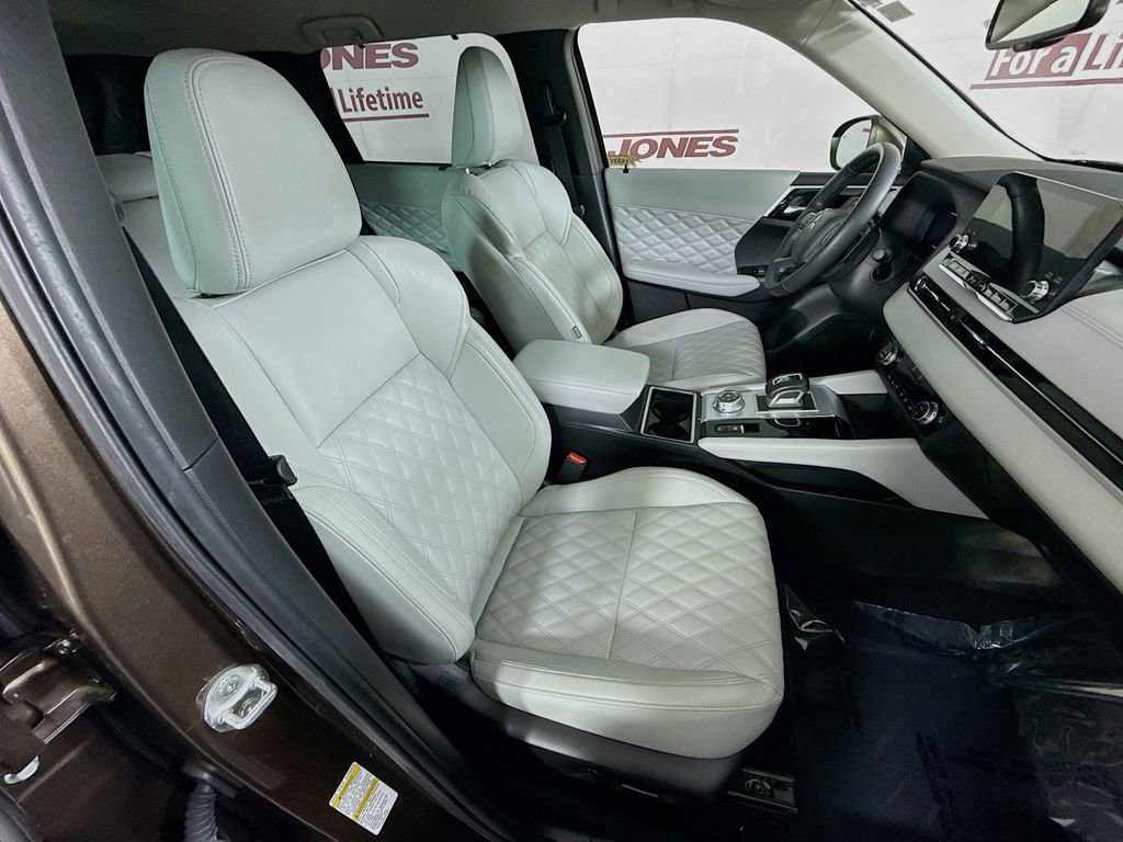 Used 2023 Mitsubishi Outlander SEL AWD/4WD image 33