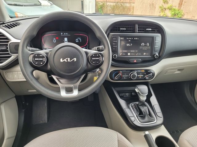 Certified 2025 Kia Soul LX w/ LX Technology Package image 20