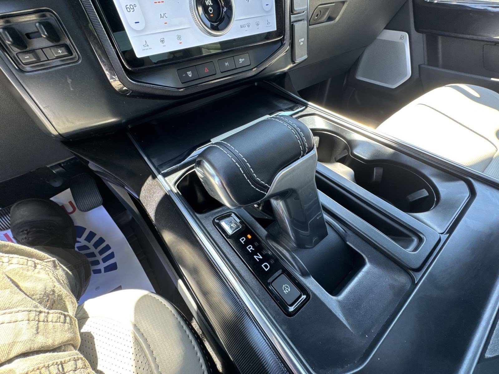 Used 2025 Ford F150 Lightning Platinum AWD/4WD image 21
