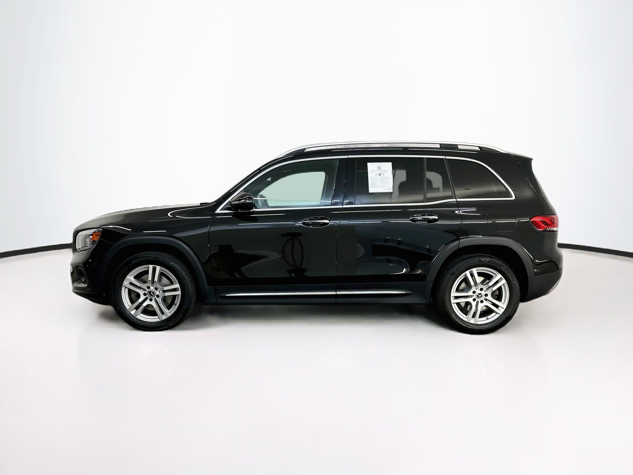 Used 2022 Mercedes-Benz GLB 250 4MATIC w/ Premium Package Lite image 4