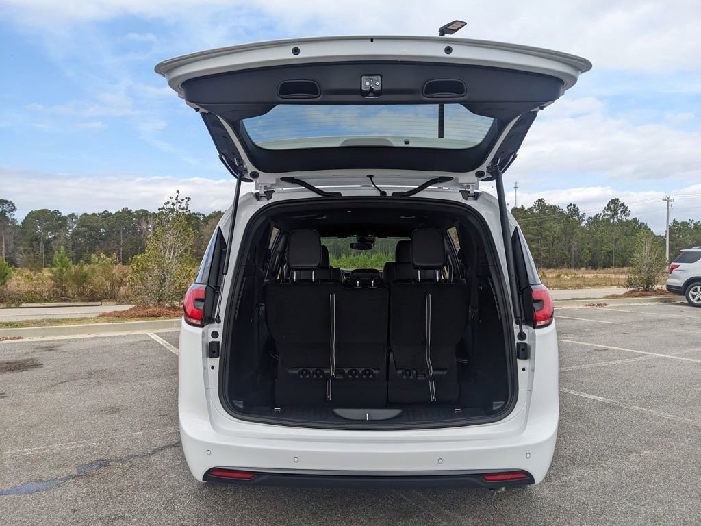 New 2026 Chrysler Pacifica Select w/ S Appearance Package image 39