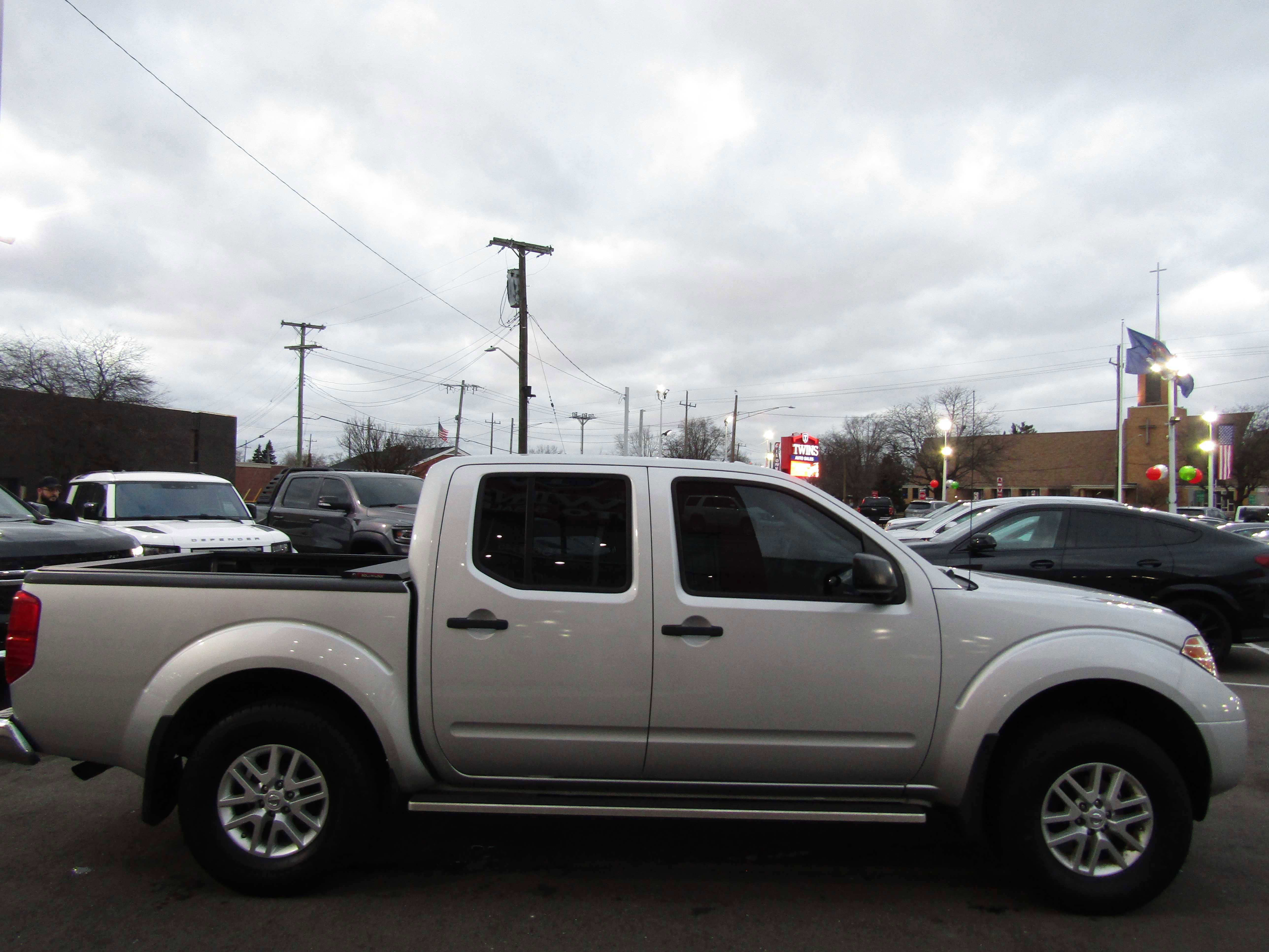 Used 2018 Nissan Frontier SV AWD/4WD image 6