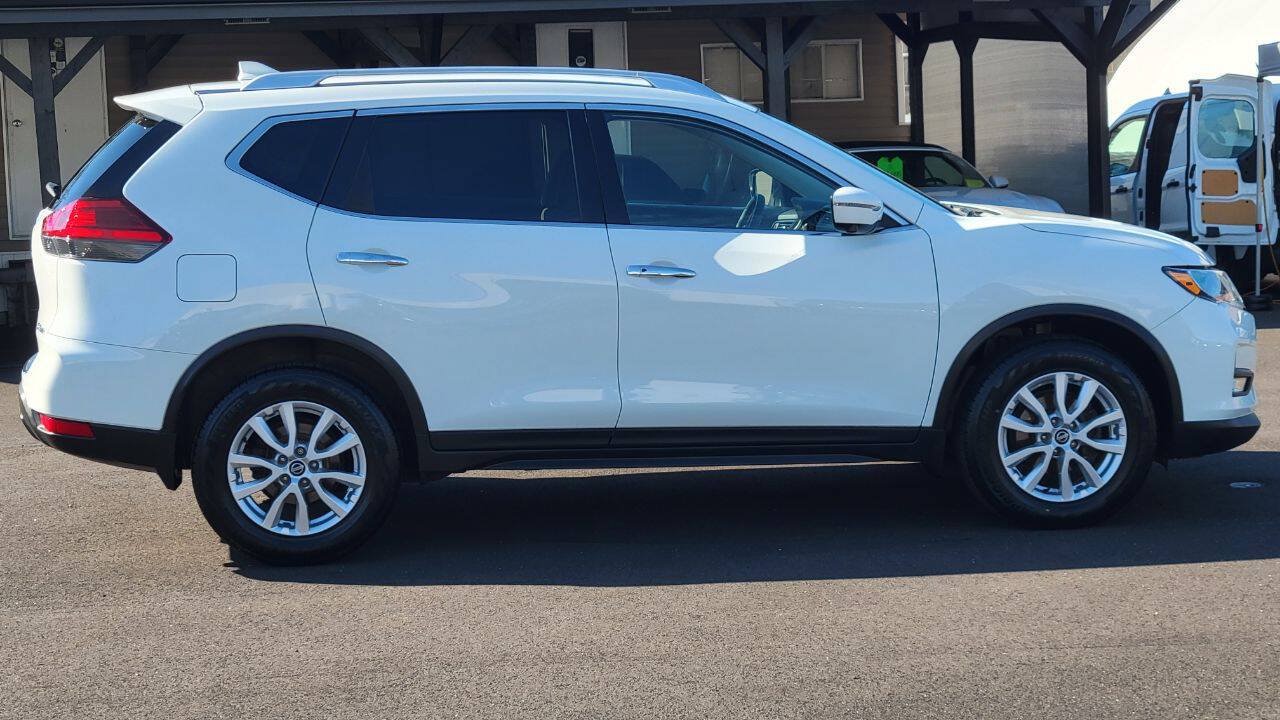 Used 2017 Nissan Rogue SV w/ SV Premium Package AWD/4WD image 5