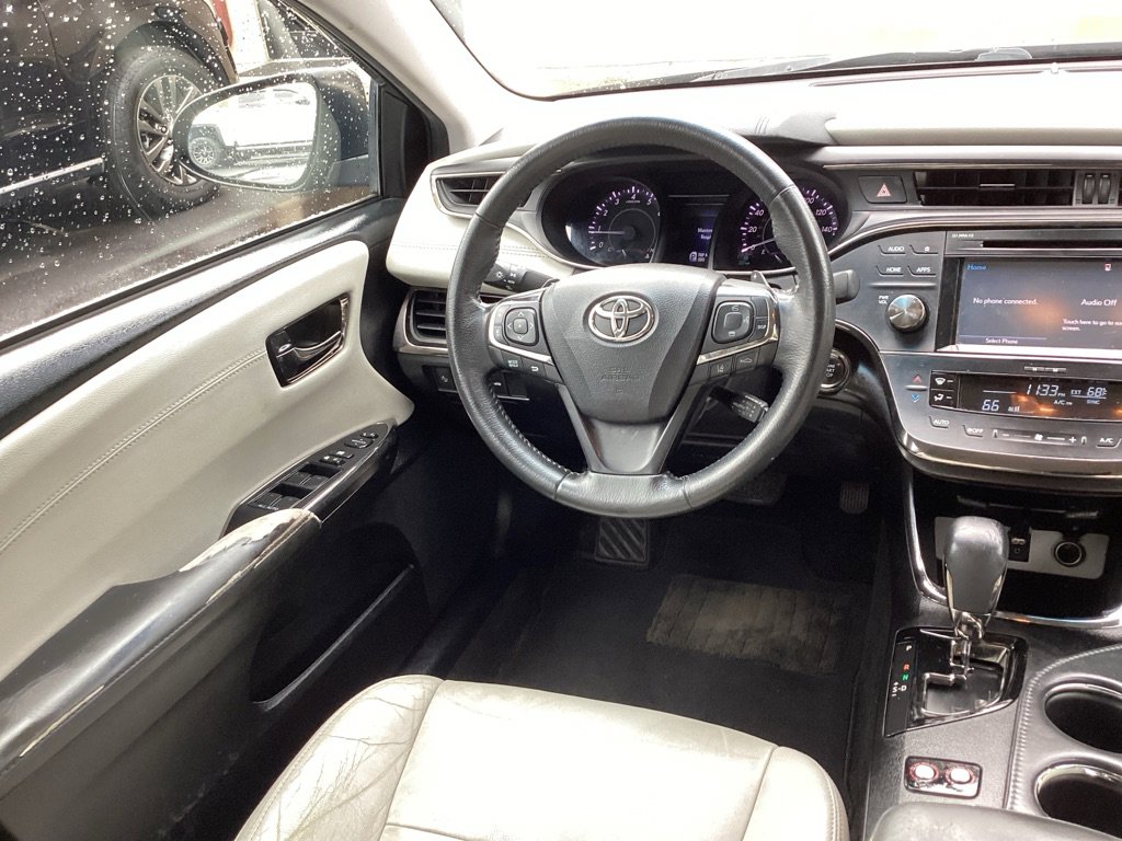 Used 2018 Toyota Avalon XLE image 16