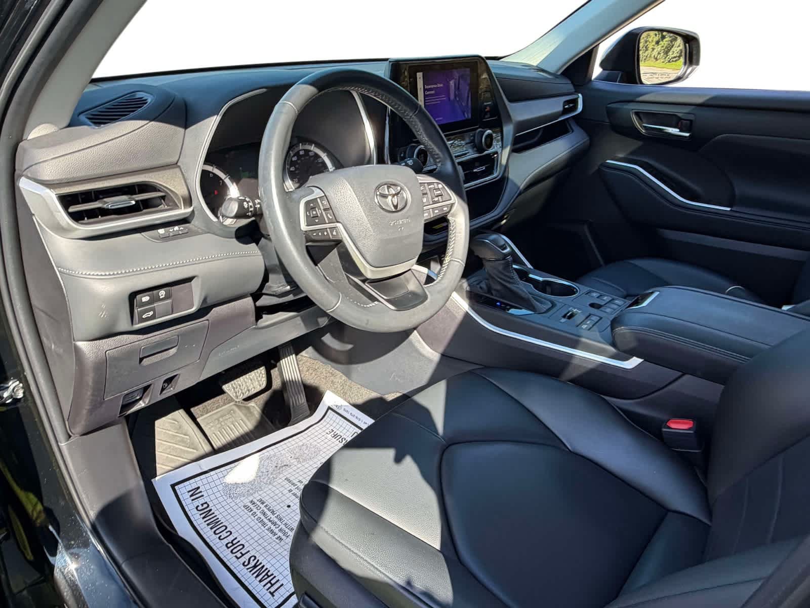 Used 2023 Toyota Highlander XLE AWD/4WD image 13