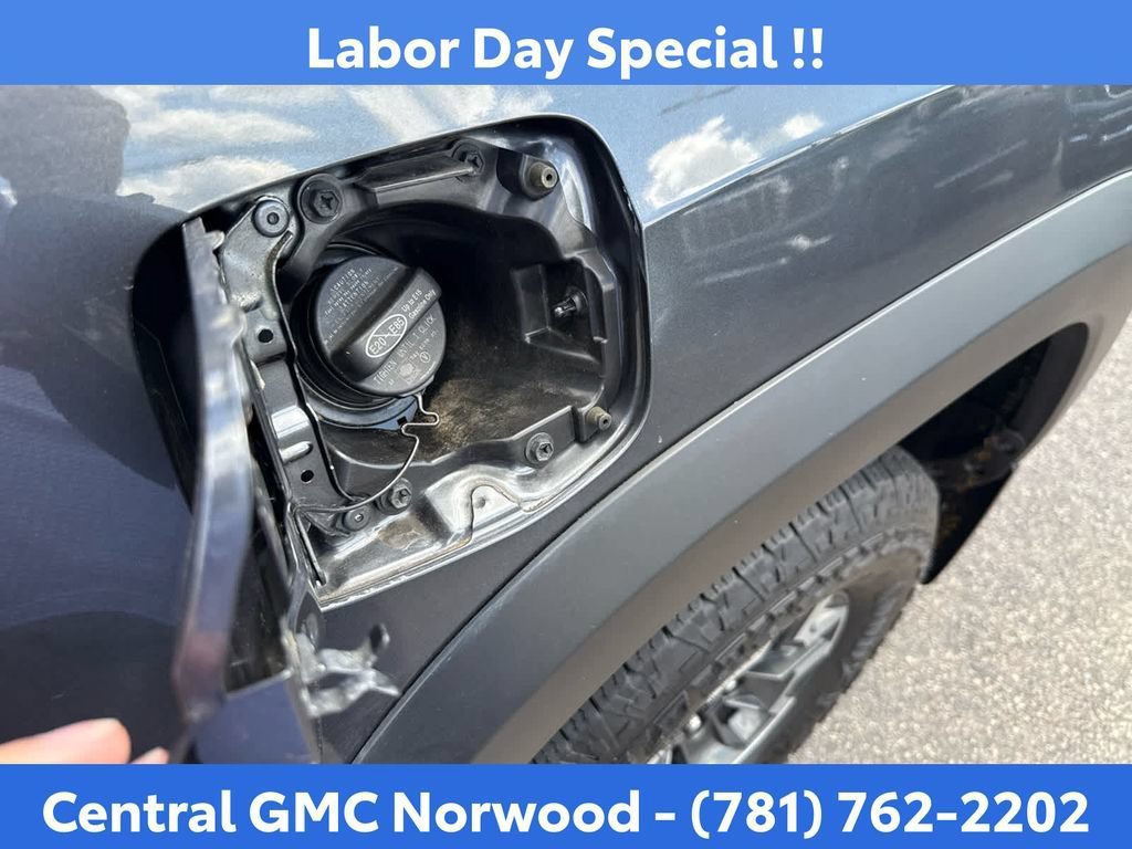 Used 2023 Toyota Tacoma TRD Off-Road AWD/4WD image 11