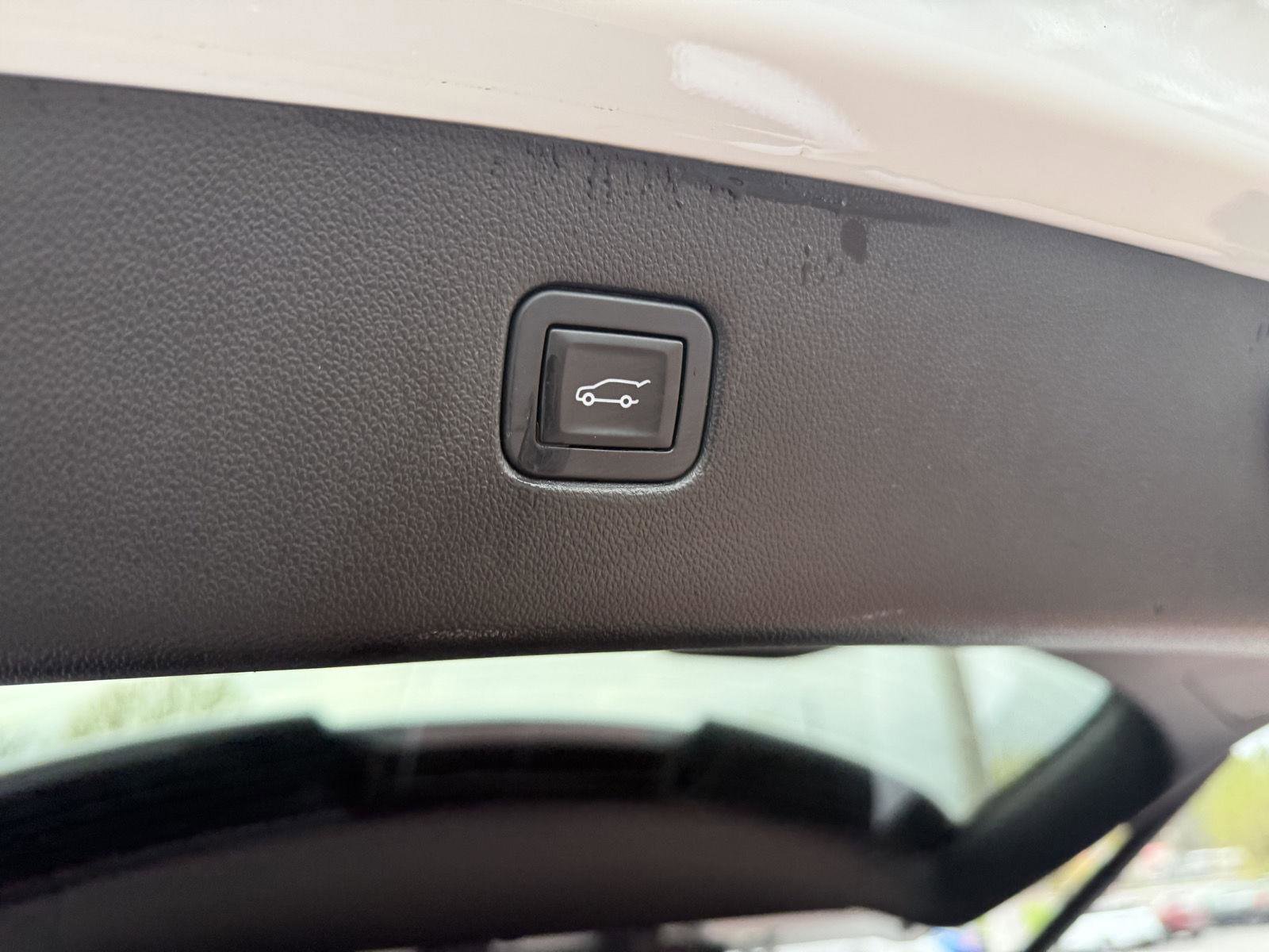 Used 2019 Chevrolet Blazer LT image 12