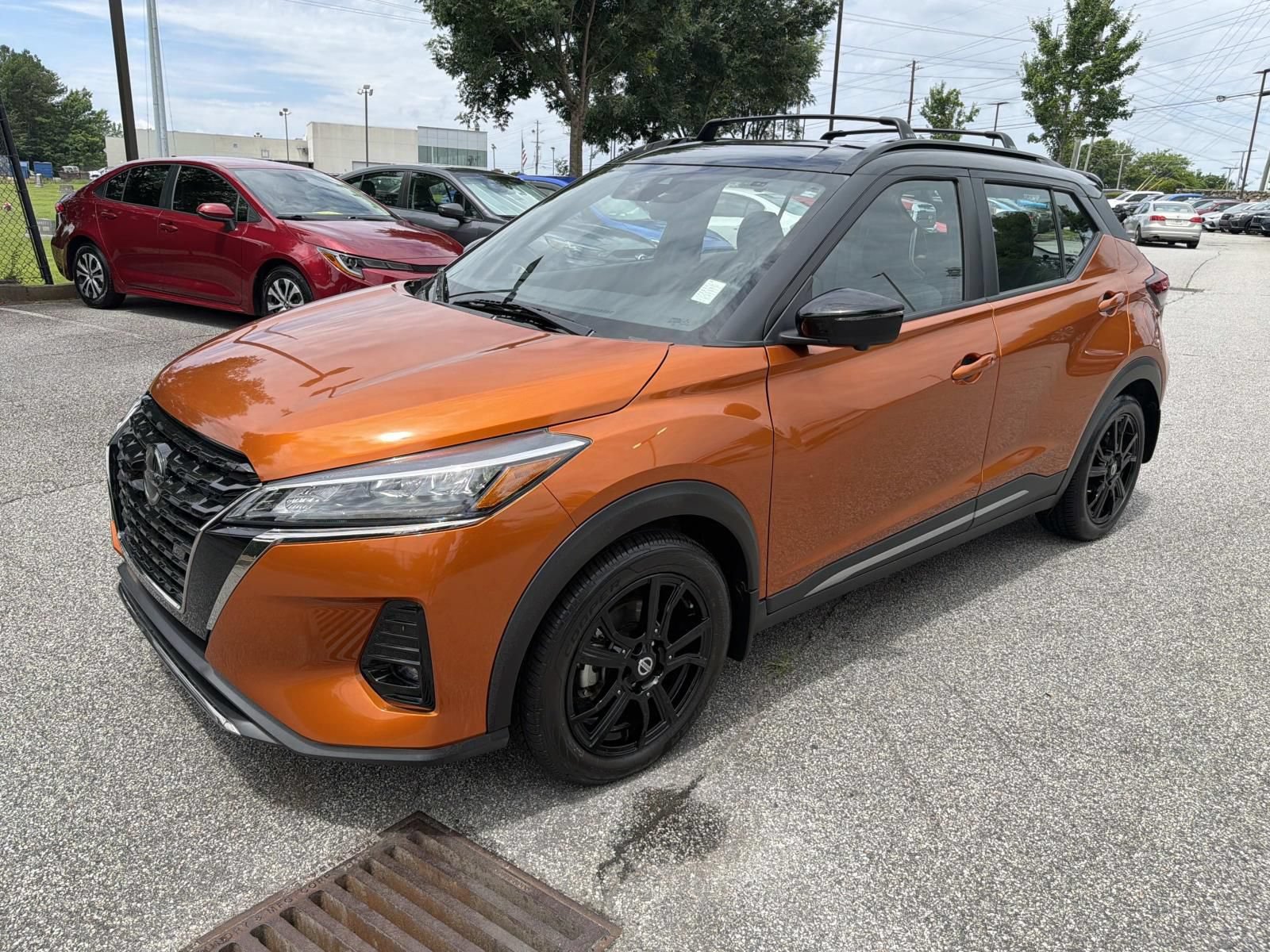 Used 2021 Nissan Kicks SR w/ SR Premium Package FWD image 3