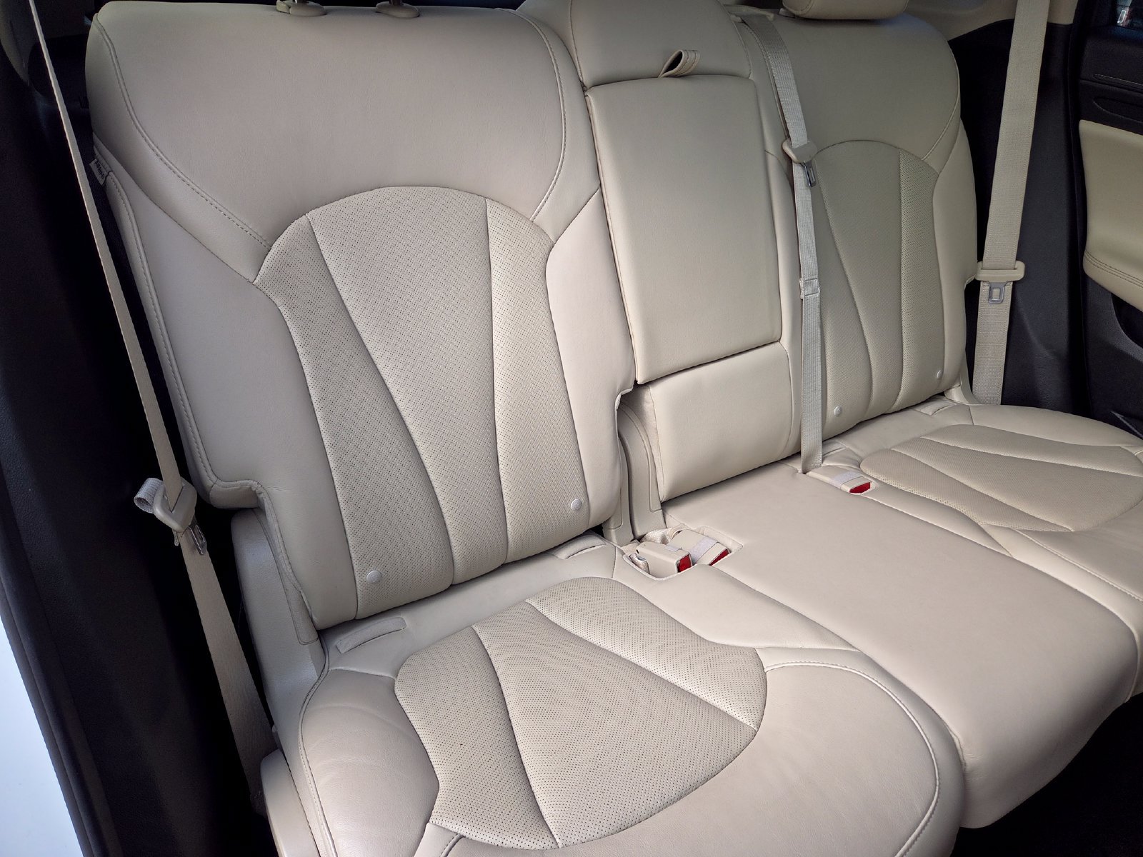 Used 2018 Buick Envision Essence AWD/4WD image 19