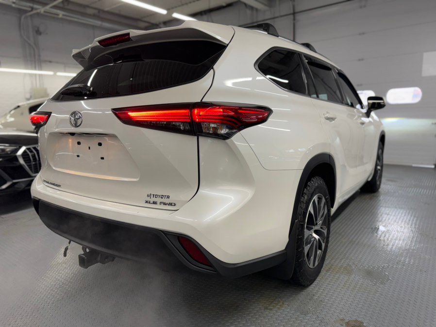 Used 2021 Toyota Highlander XLE AWD/4WD image 8