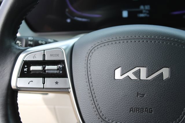 Used 2025 Kia Telluride S FWD image 17