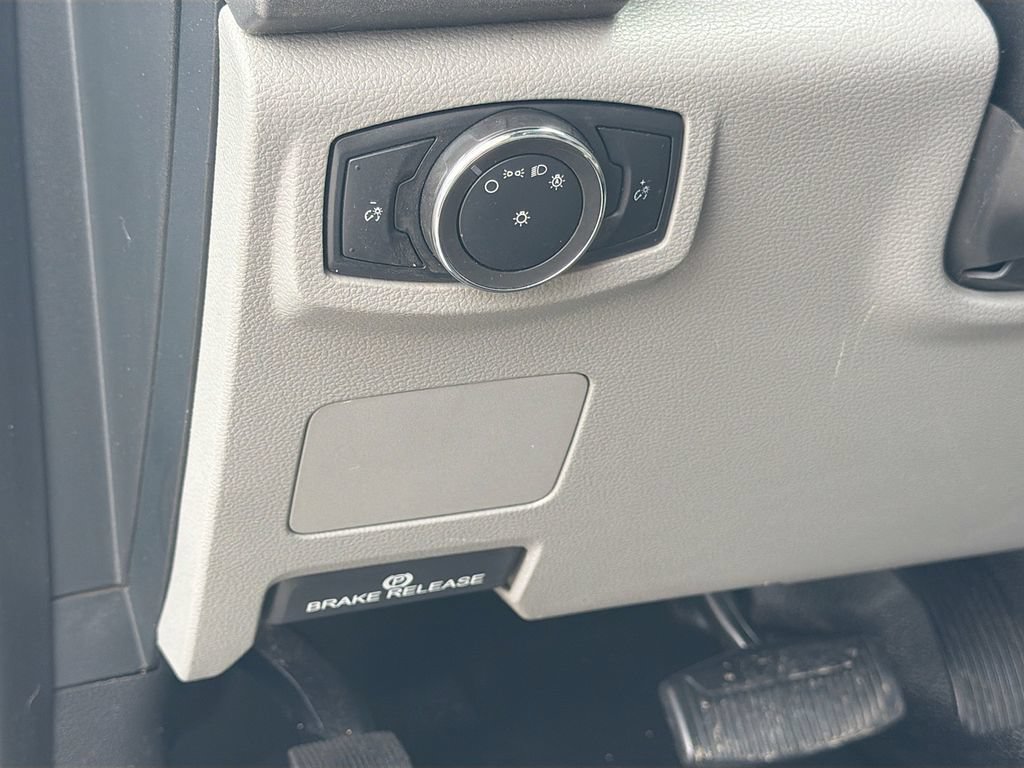 Used 2017 Ford F550 2WD Regular Cab Super Duty image 10