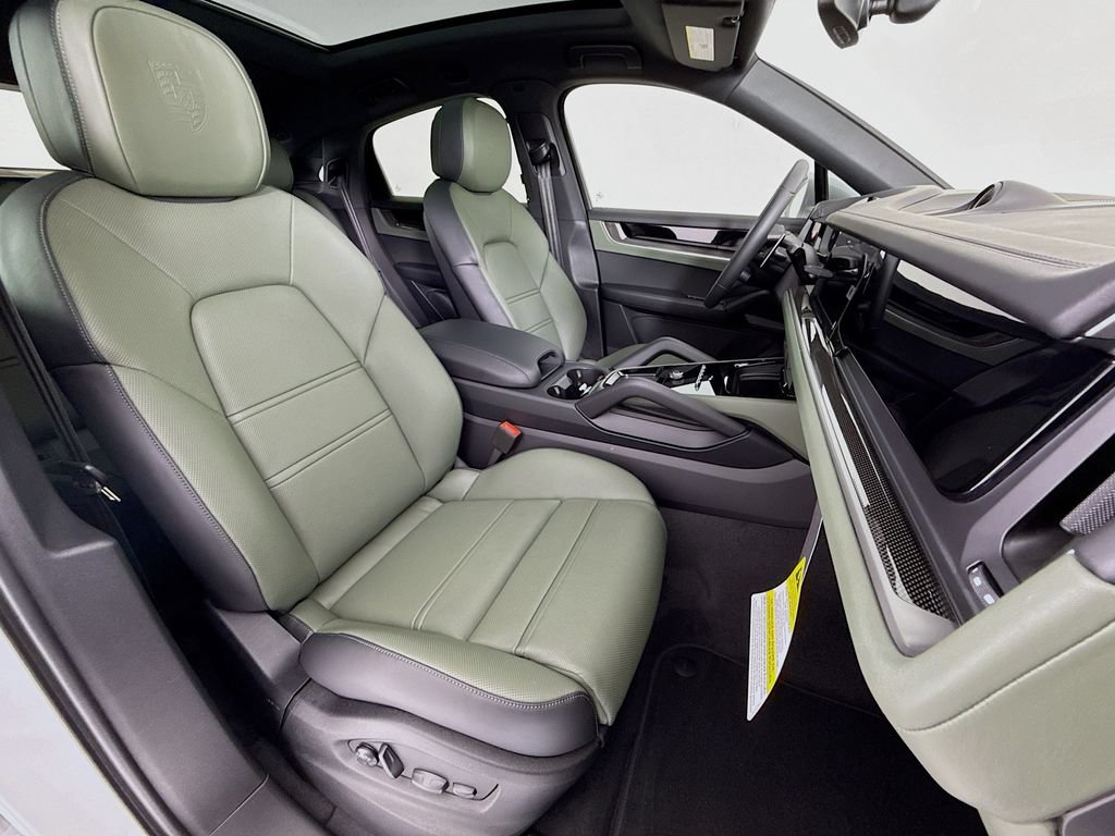 New 2026 Porsche Cayenne Coupe AWD/4WD image 32