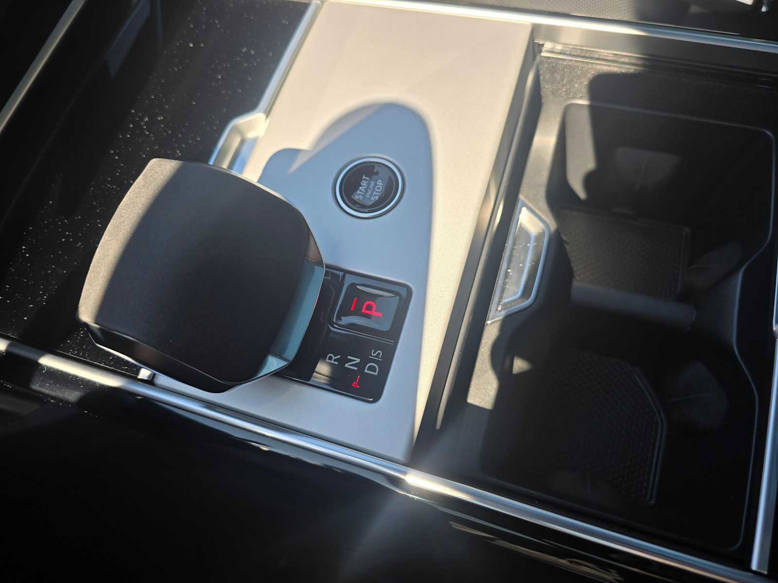 Used 2025 Land Rover Range Rover SE image 31