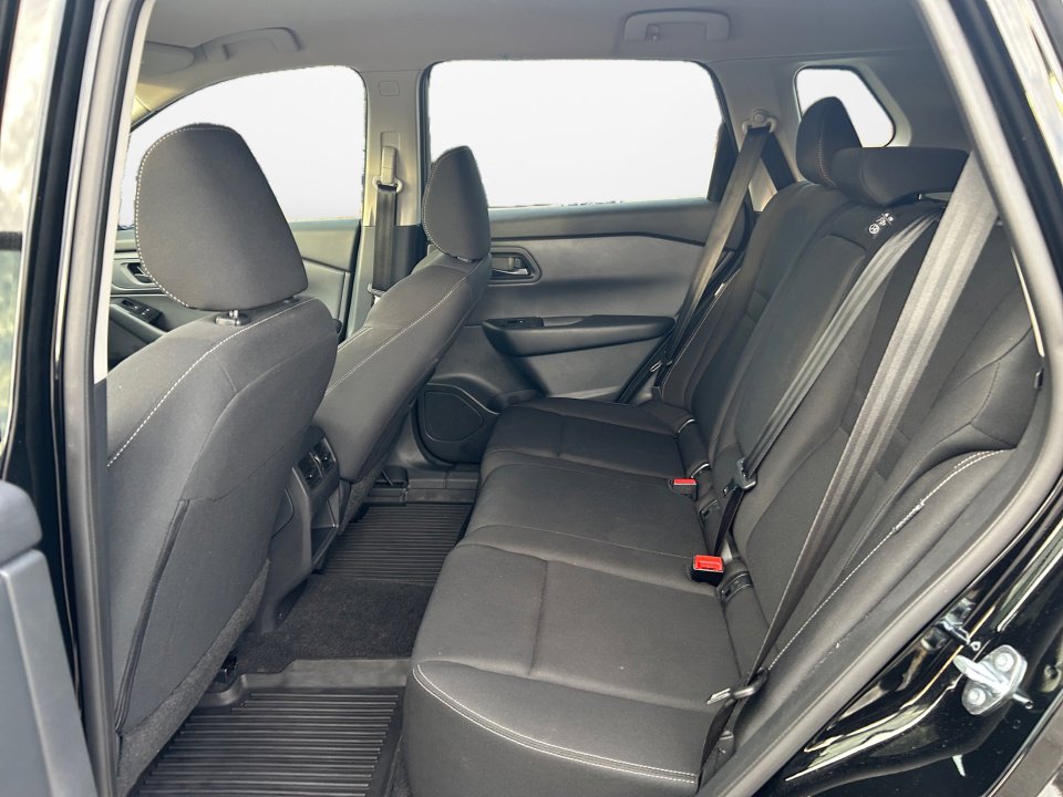 Used 2025 Nissan Rogue S image 13