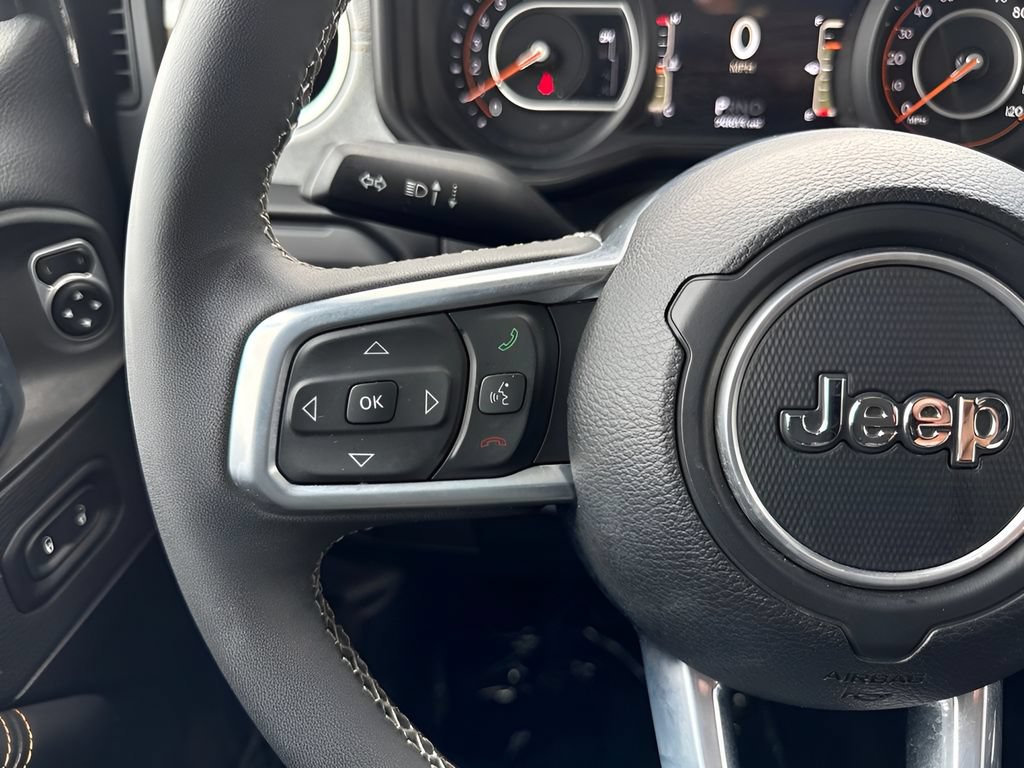 Used 2025 Jeep Wrangler Unlimited Sahara AWD/4WD image 13