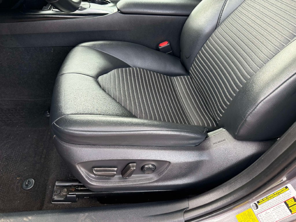 Used 2020 Toyota Camry SE FWD image 13