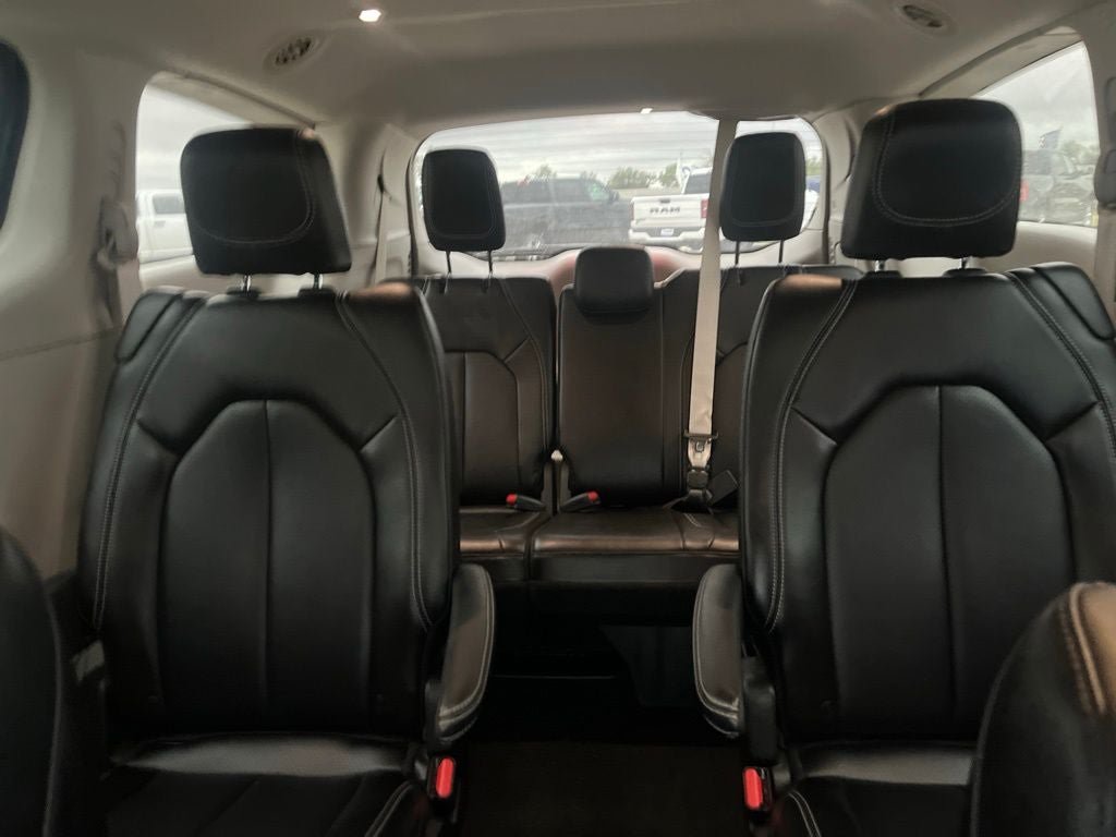 Used 2024 Chrysler Pacifica Touring-L FWD image 16