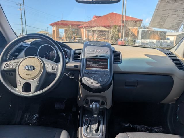 Used 2013 Kia Soul ! w/ Premium Pkg FWD image 17