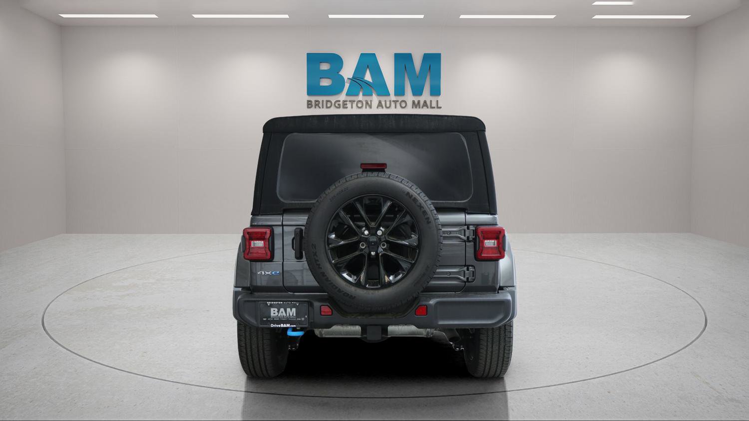 Used 2024 Jeep Wrangler Unlimited Sahara w/ Technology Group AWD/4WD image 6