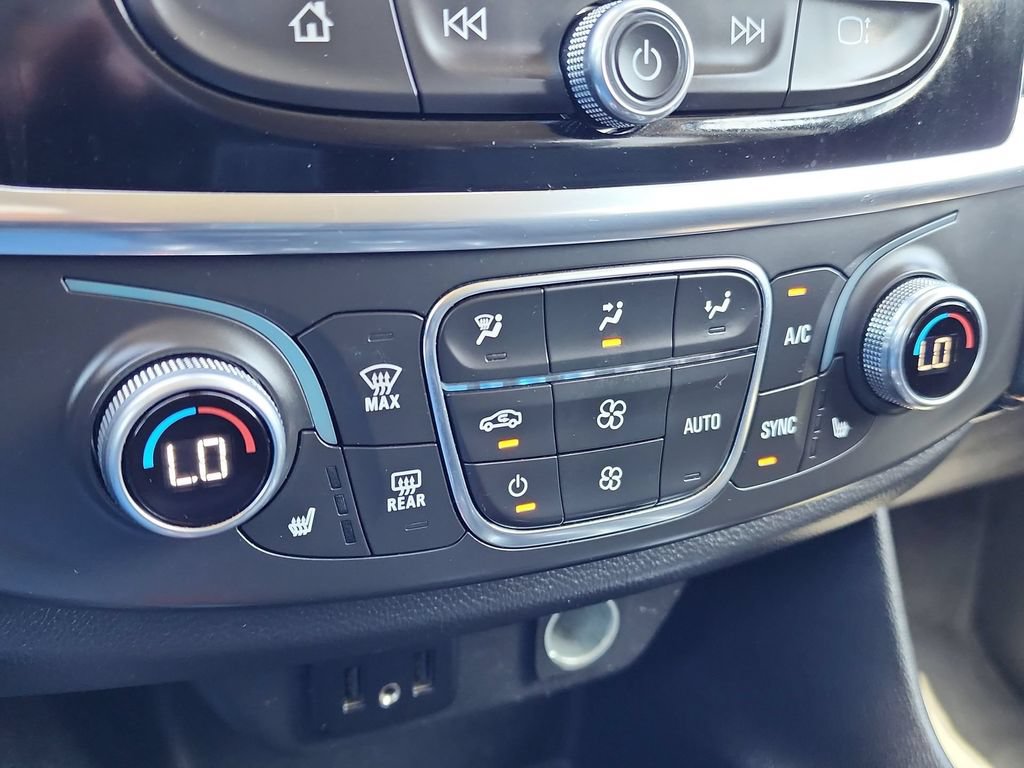 Used 2021 Chevrolet Traverse LT FWD image 18