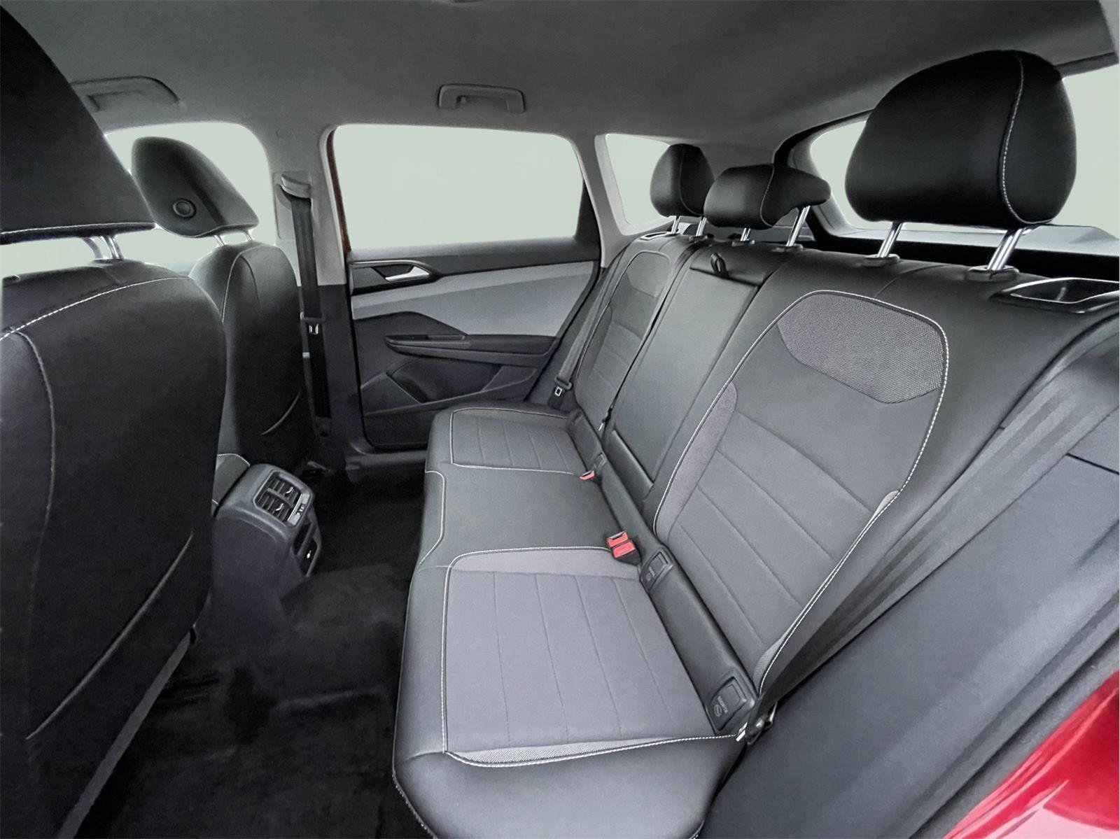 Used 2022 Volkswagen Taos SE image 15