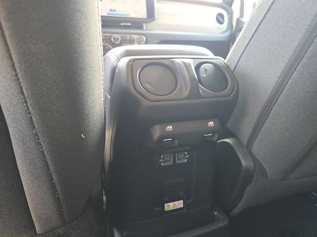 Used 2024 Jeep Wrangler Unlimited Sahara AWD/4WD image 23