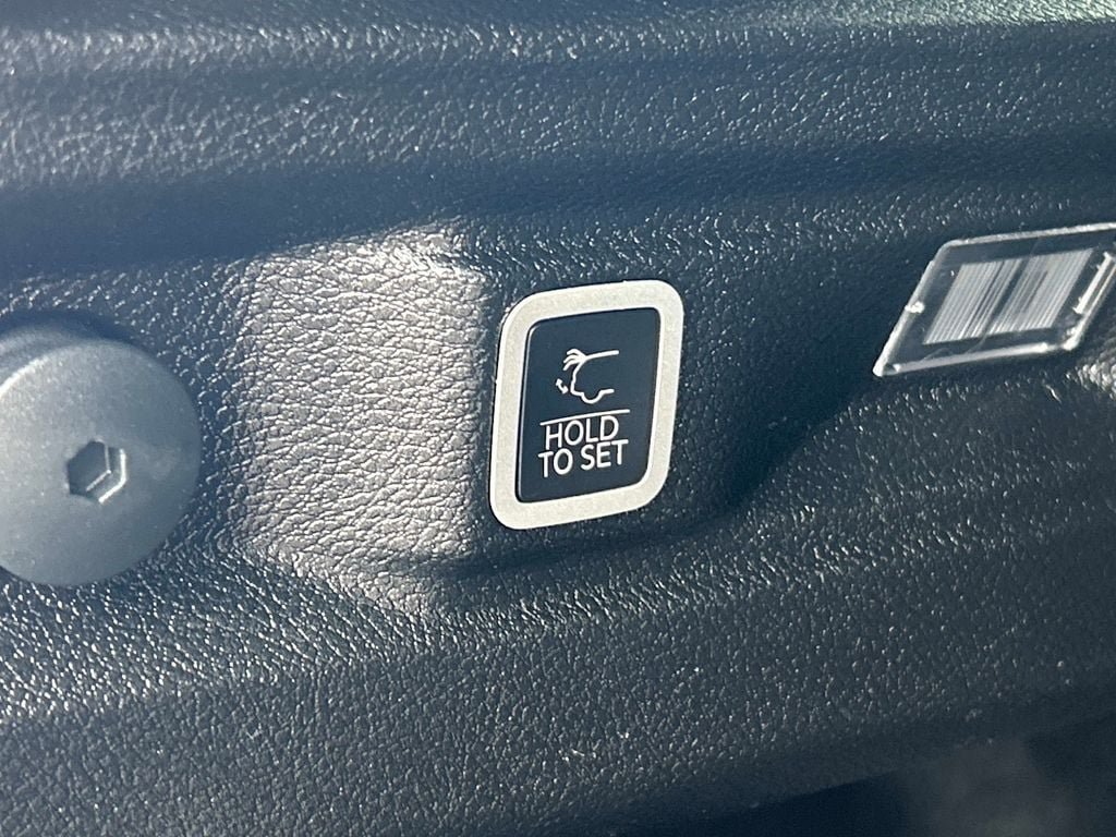 Certified 2023 Jeep Grand Cherokee L Laredo AWD/4WD image 12