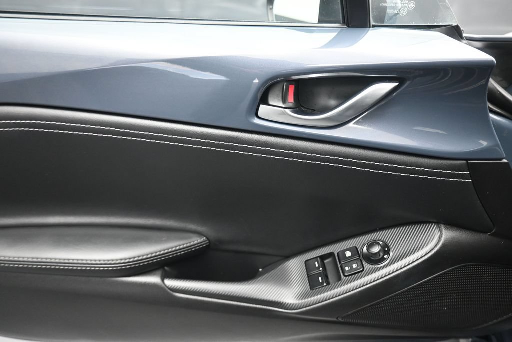 Used 2020 MAZDA MX-5 Miata RF Grand Touring RWD image 10
