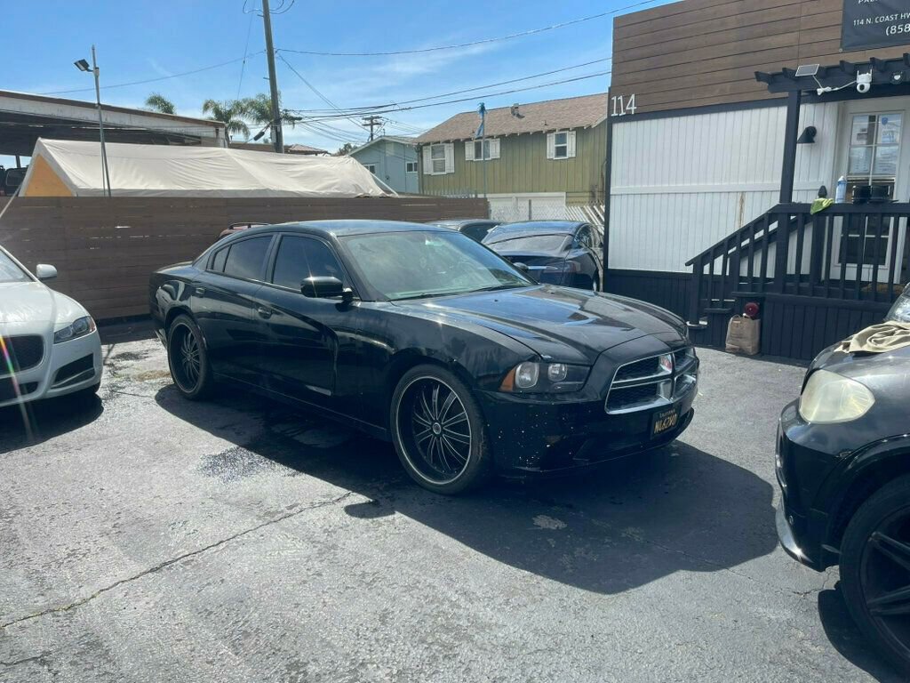 Used 2014 Dodge Charger SE RWD image 7