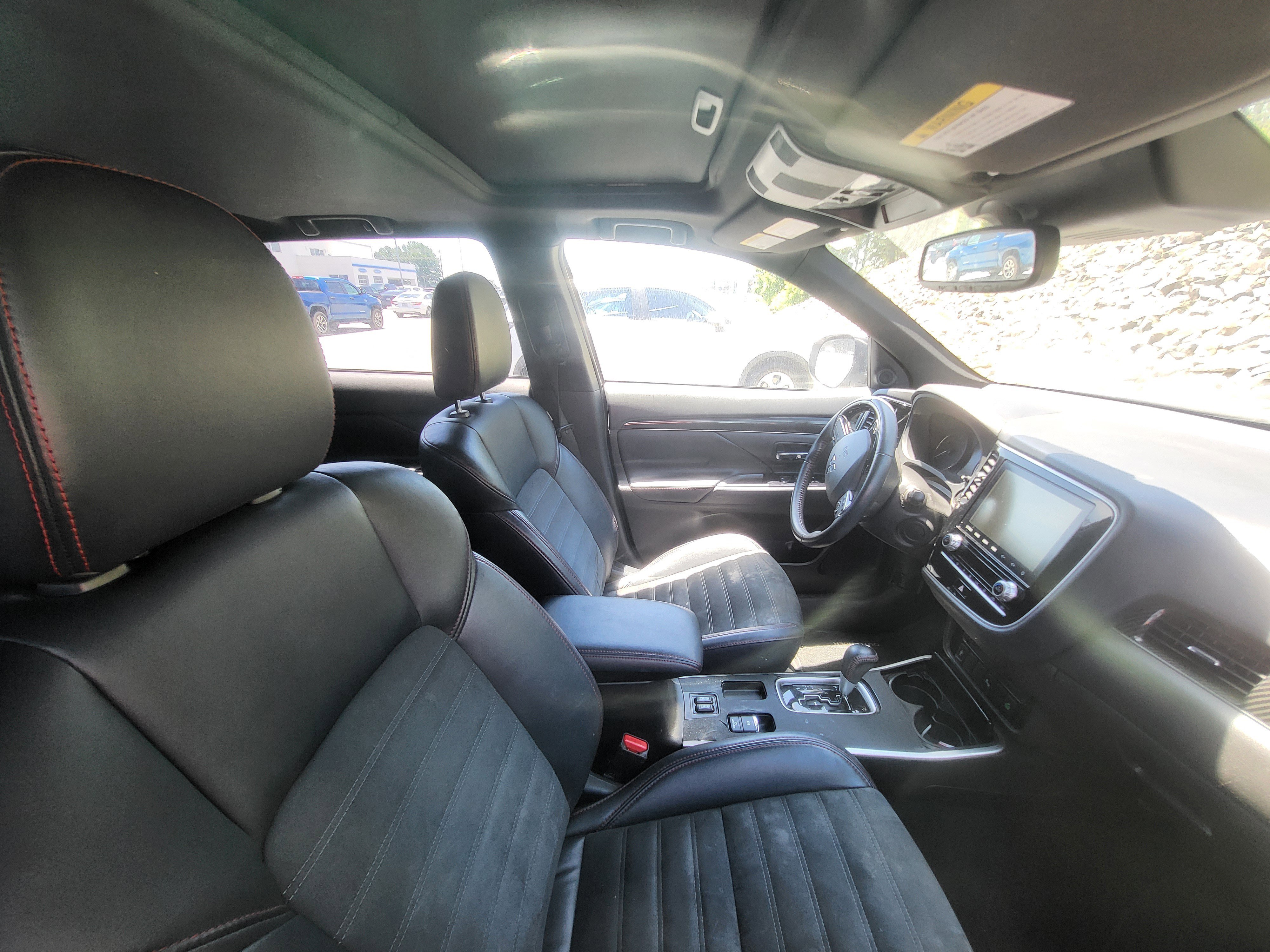 Used 2020 Mitsubishi Outlander SE FWD image 8