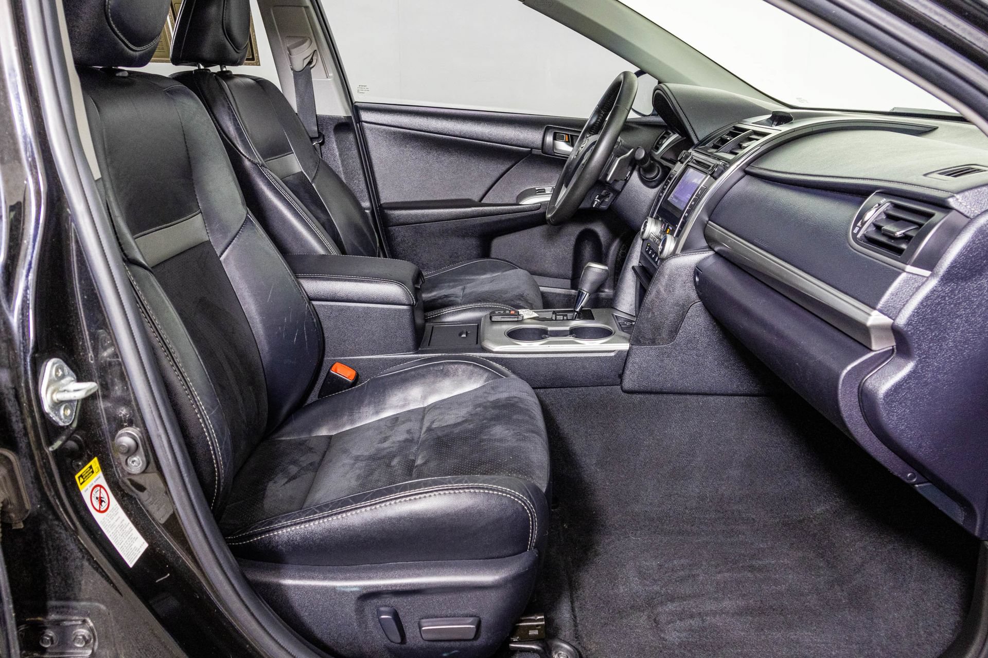 Used 2012 Toyota Camry SE w/ Leather Pkg FWD image 47